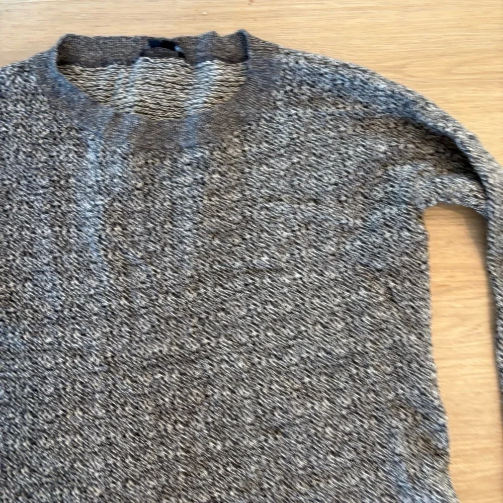 ** Theory Wool Sweater Hi Lo Heathered Black Crew small